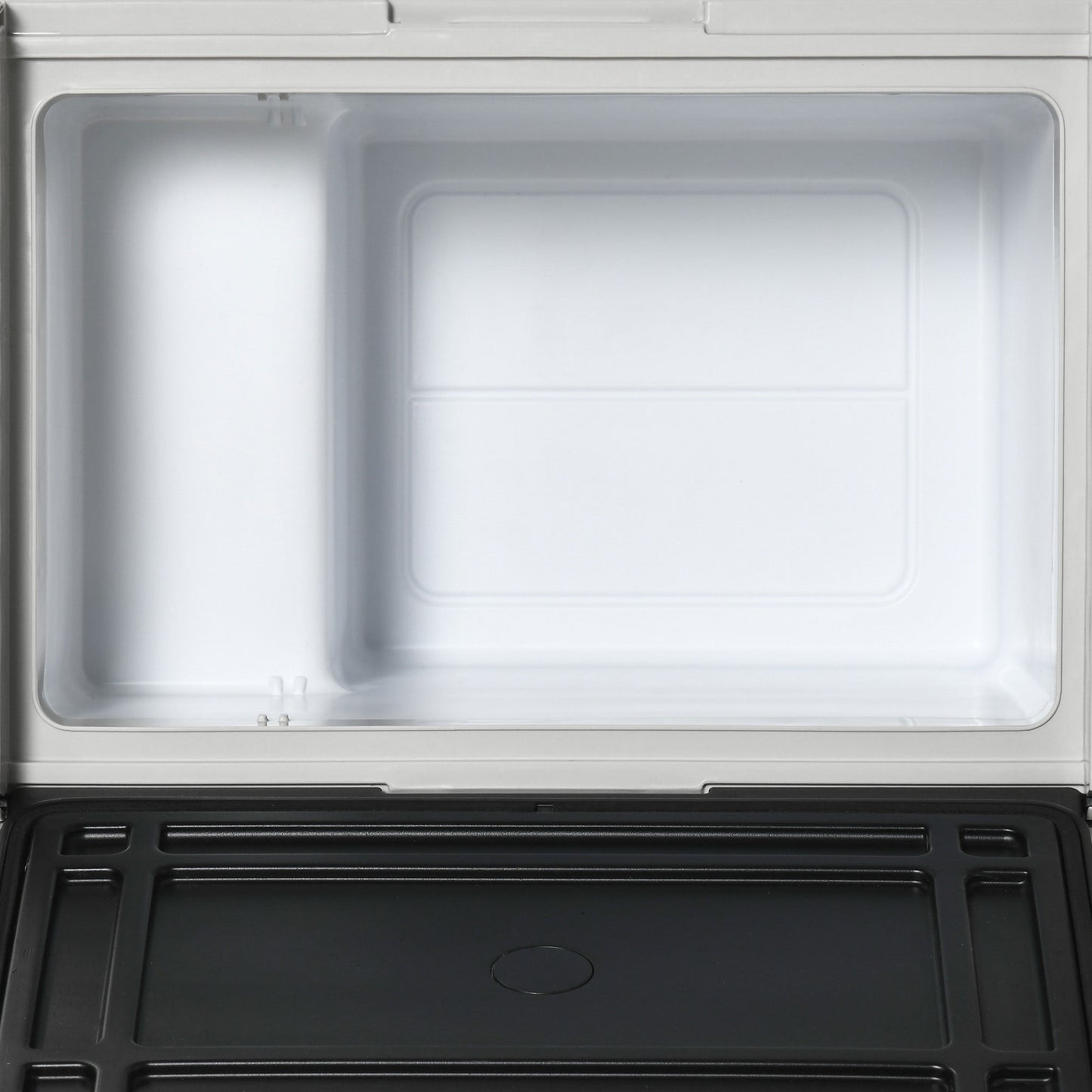 30L Durable 12V fridge freezer for tractors & farm vehicles. Portable, low-power cooling – perfect for fieldwork, harvest, and off-grid farming