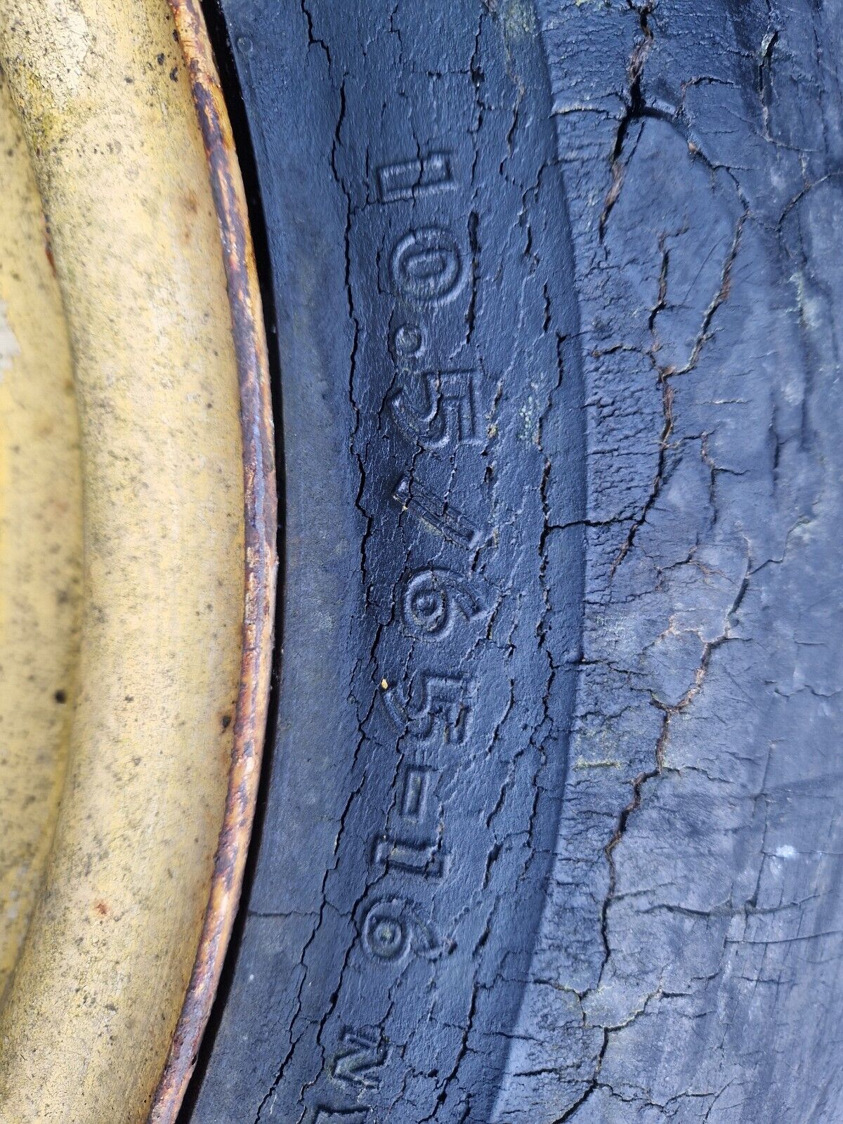 Massey Ferguson MF 128 MF128 Baler LH Left Wheel and Tyre 10.5 / 65 16 inch