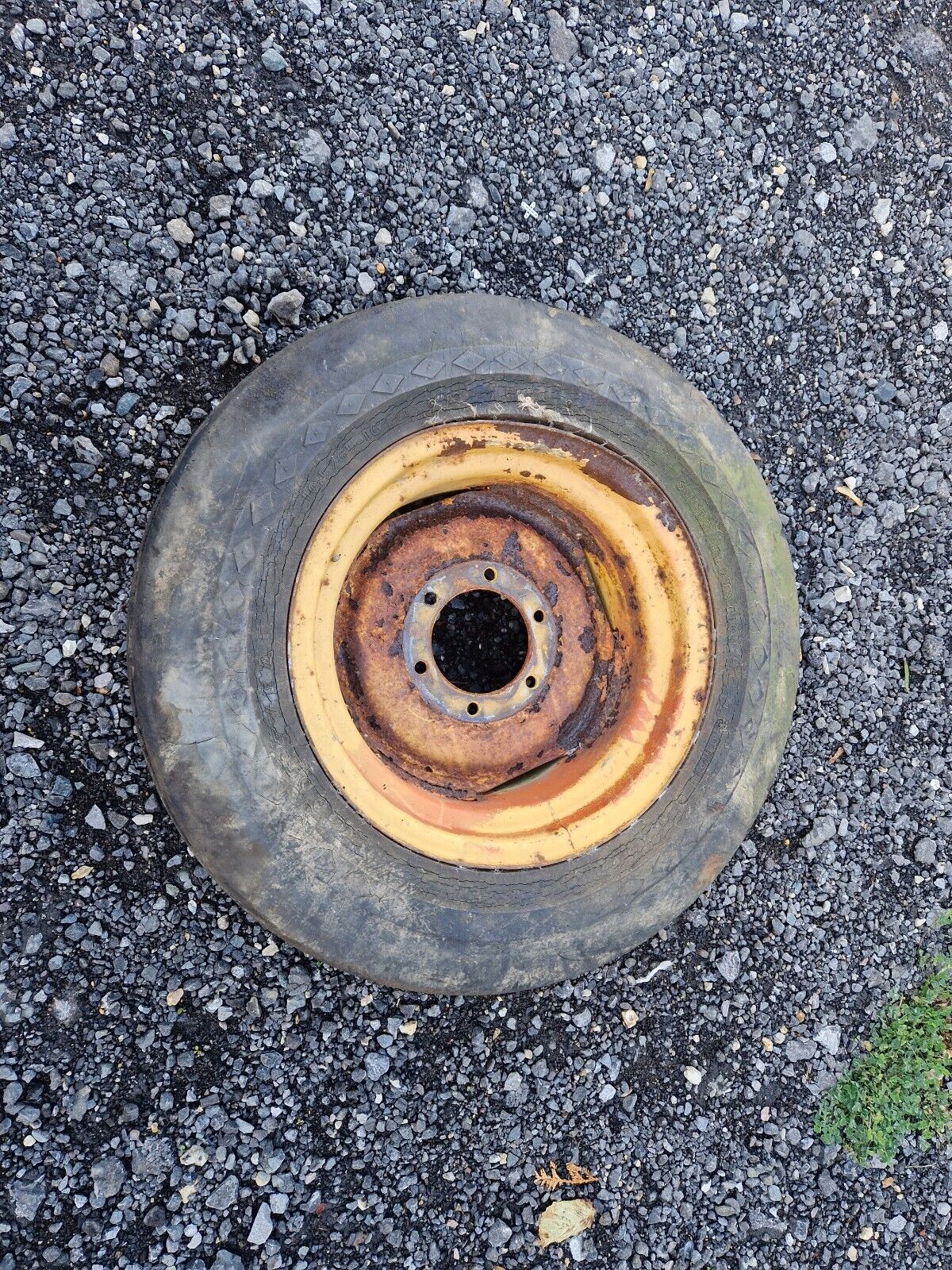 Massey Ferguson MF 128 MF128 Baler LH Left Wheel and Tyre 10.5 / 65 16 inch