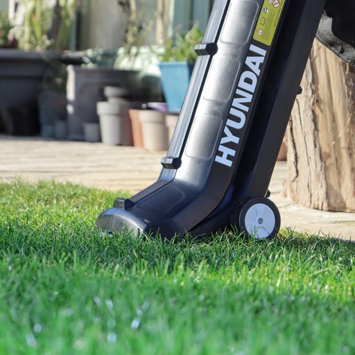 Hyundai 3000w 230v leaf blower vacuum telescopic 45L collection bag HYBV3000E