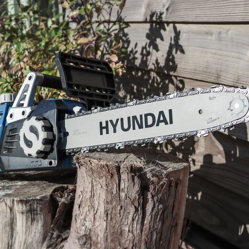 Hyundai 1600w 230v 14 inch 35cm Bar electric Chainsaw HYC1600E