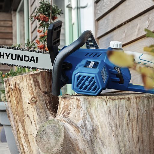 Hyundai 1600w 230v 14 inch 35cm Bar electric Chainsaw HYC1600E